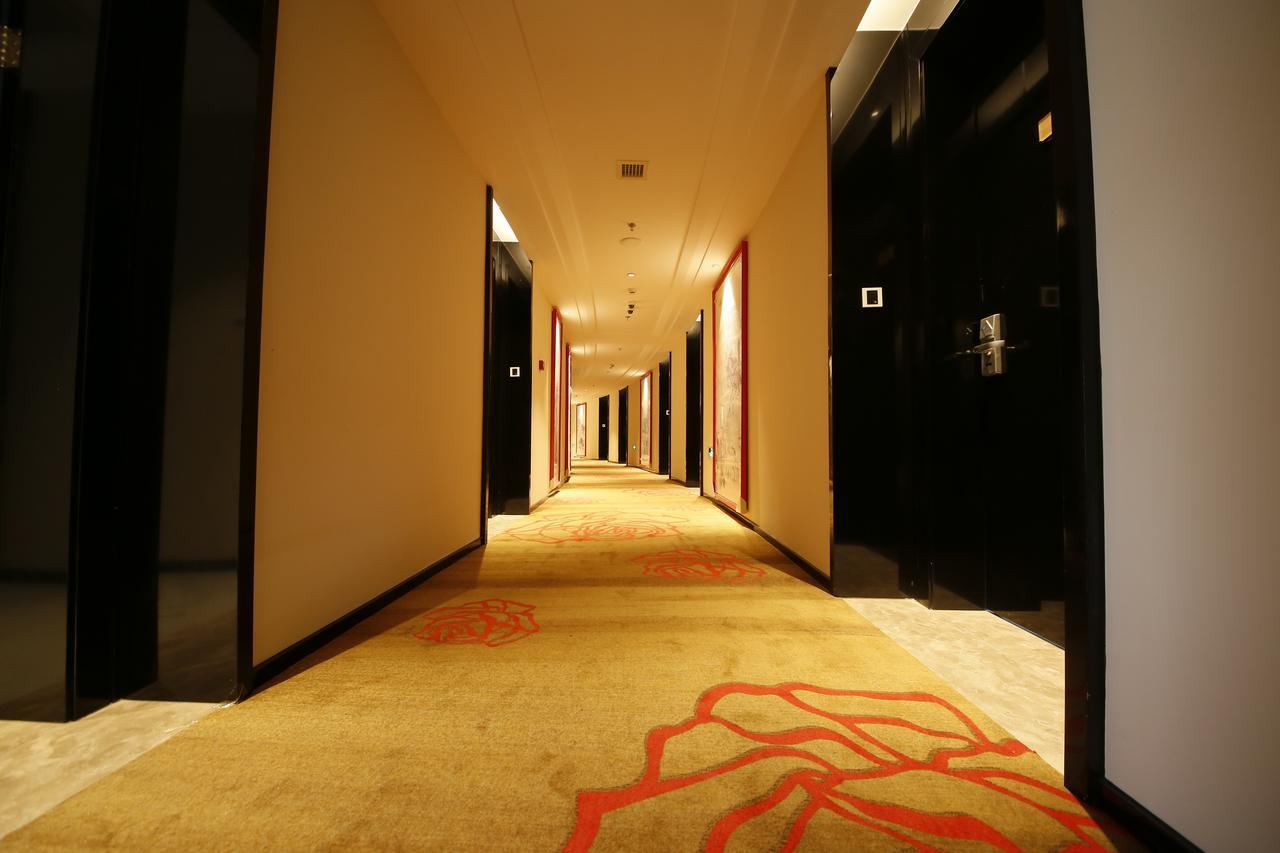 Howard Johnson Flower City Hotel Kunming Extérieur photo