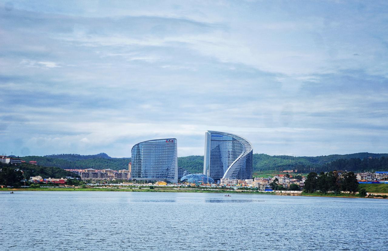 Howard Johnson Flower City Hotel Kunming Extérieur photo