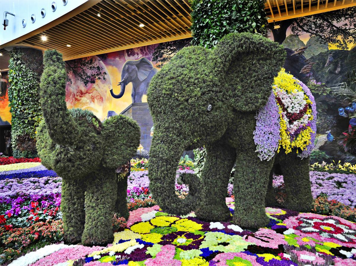 Howard Johnson Flower City Hotel Kunming Extérieur photo