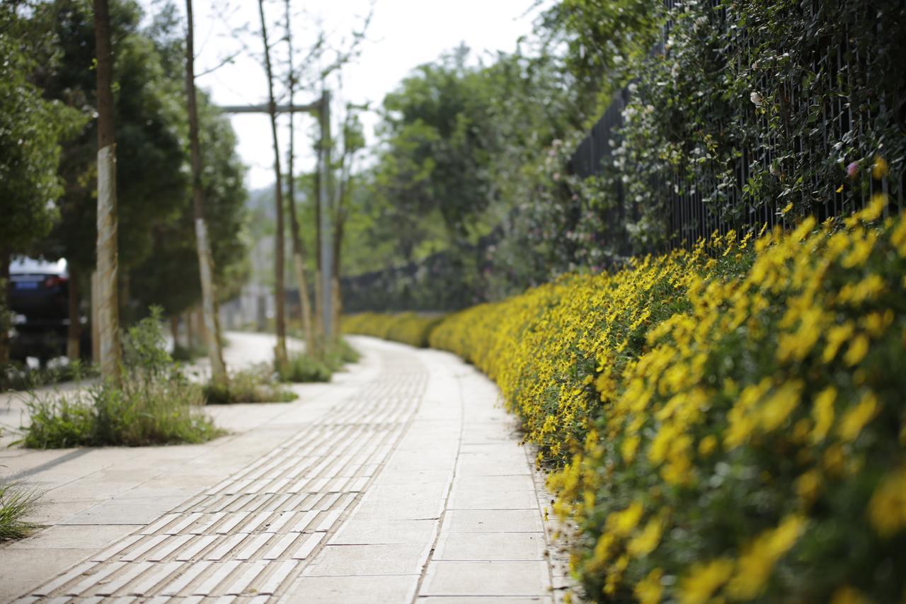 Howard Johnson Flower City Hotel Kunming Extérieur photo