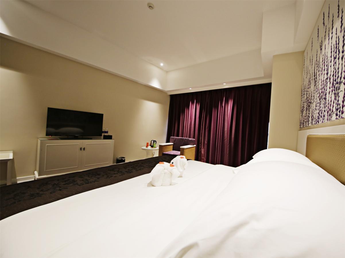 Howard Johnson Flower City Hotel Kunming Extérieur photo