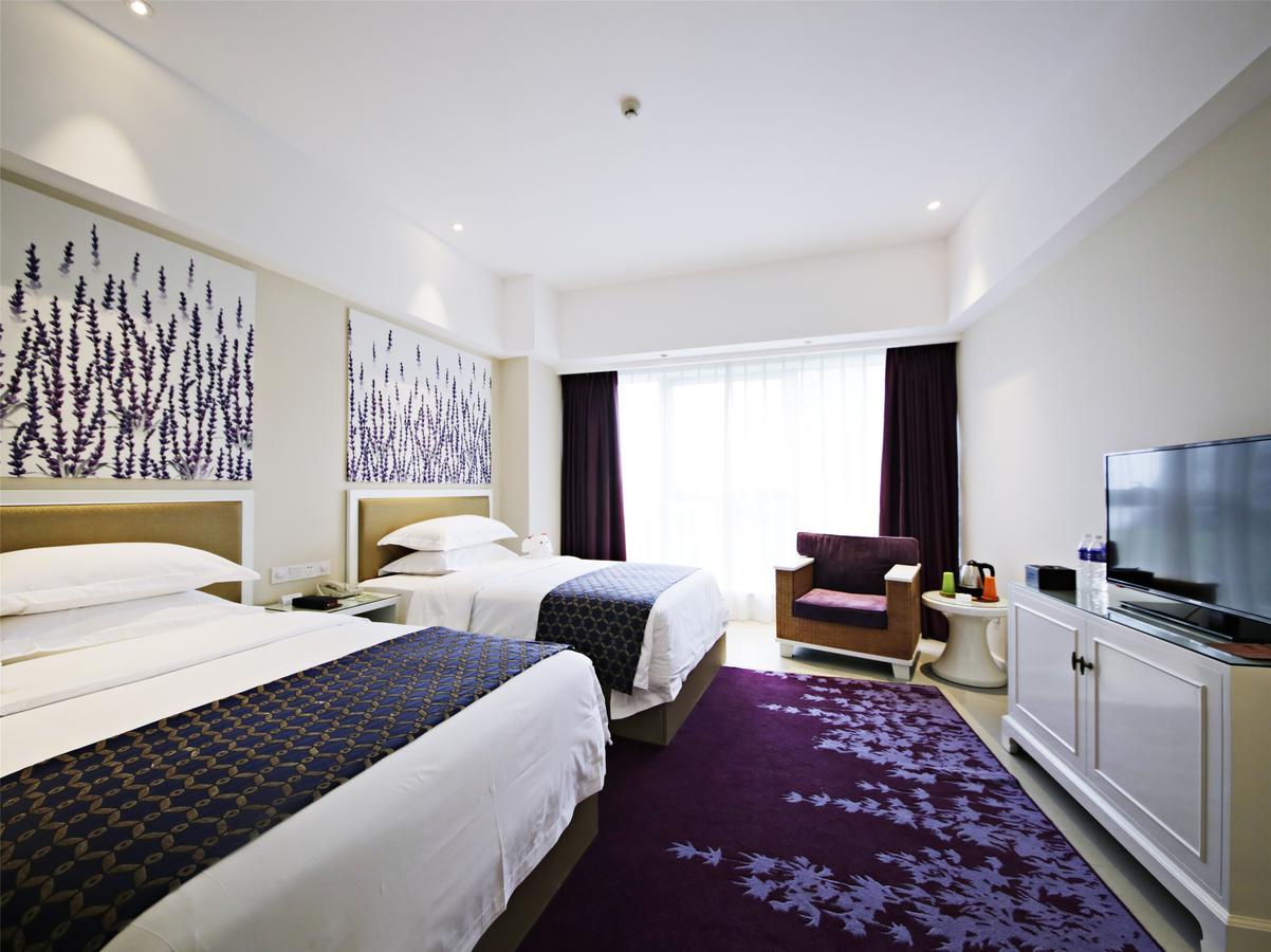 Howard Johnson Flower City Hotel Kunming Extérieur photo